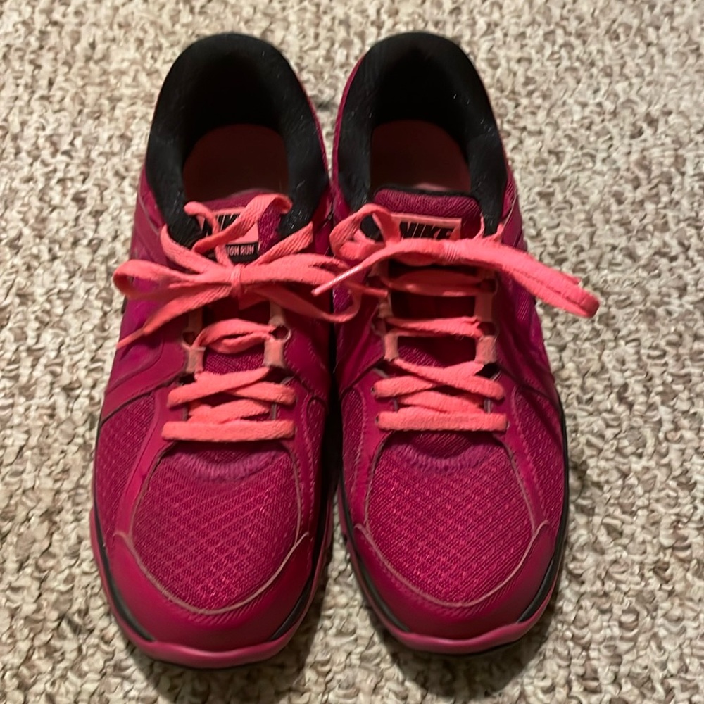 Nike Dual Fusion Sneakers